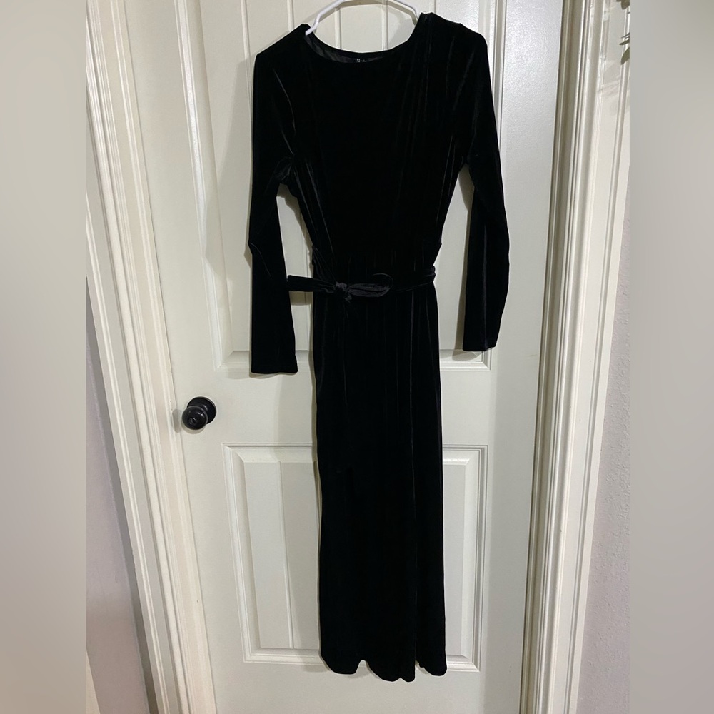 Black Sheath Long Sleeve Velvet Cocktail Dress